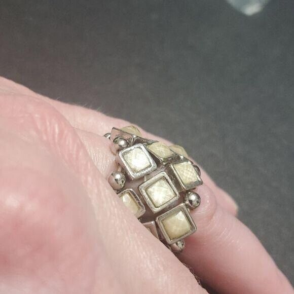 Silver tone cream ring - Picture 2 of 8